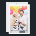 Reserve A Data Foto Rústica De Escova Que Leve Foto Salve Nossa D<br><div class="desc">Uma na moda vertical salve a data da placa plana com caligrafia moderna com padrão de folhas. Personalize este cartão adicionando sua própria foto e detalhes. Uma versão de placa simples está disponível.</div>