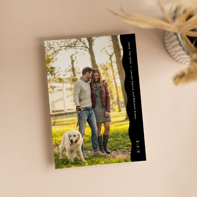 Reserve A Data Foto simples, em preto e branco, de borda ondulada (Criador carregado)