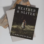 Reserve A Data Fotos com Serifa Mínima<br><div class="desc">Texto personalizado em serifa simples sobre foto de sangramento total. Opção para mais duas fotos no verso ou personalizar e editar como desejar.</div>