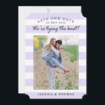 Reserve A Data Lilac e Listras Brancas Modernas | A data de salva<br><div class="desc">Lilac e Listras Brancas Modernas | Cartões salve a data fotográficos</div>