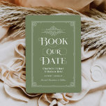 Reserve A Data Livro Nosso Cobrir do Livro Verde Vintage Casament<br><div class="desc">Esse casamento exclusivo salva os cartões de data para os amantes de livros, apresenta um design de cobrir de livro antigo com um pergaminho que enquadra a data do casamento, um título do ornamentado "Book Our Date", os nomes Bride & Groom como autores, um fundo verde/cor do livro (que pode...</div>