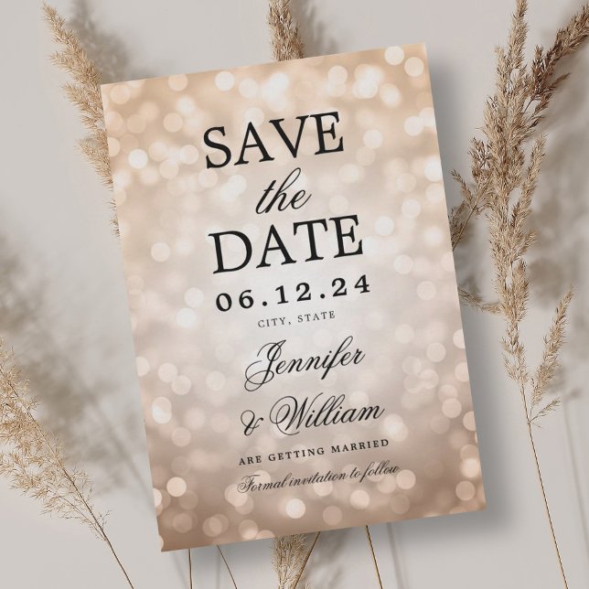 Reserve A Data Luzes de Bokeh Rosa Douradas de Casamento de Scrip (Elegant Script Wedding Rose Gold Bokeh Lights Save The Date)