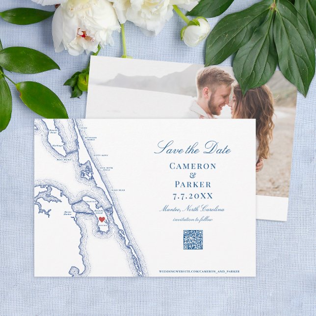 Reserve A Data Manteo NC Outer Banks Mapa Elegante Código QR Casa (Manteo NC Map QR code Save the Dates with elegant navy blue Outer Banks OBX map )