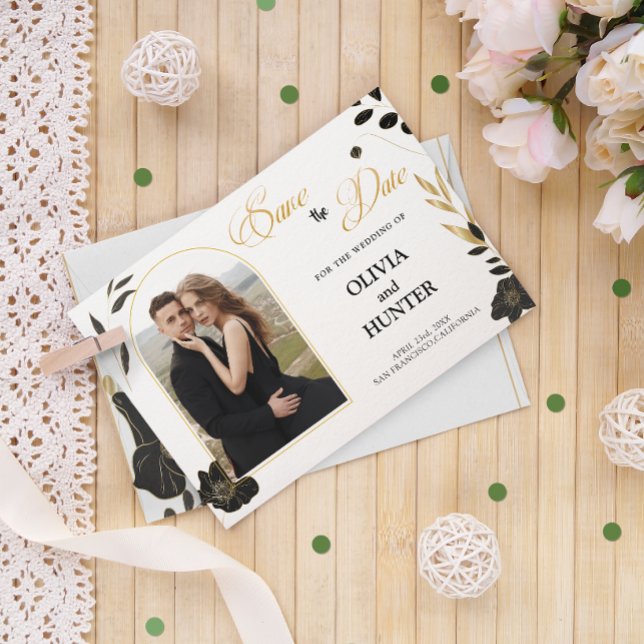 Reserve A Data Mínima Foto Floral Dourada, Preta e Branco (Minimal Modern Black and White, Gold Floral Photo Save The Date)