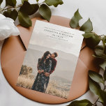 Reserve A Data Misturar moderno e combinar com fotos minimalistas<br><div class="desc">Anuncie seu dia especial com elegância e simplicidade com este cartão minimalista Save The Date com uma foto de noivado de sangramento de cheio. Adicione uma de suas fotos favoritas para criar uma manutenção exclusiva. Misturar e combinar com peças de coordenação para um conjunto de convites coeso. Crie as memórias...</div>