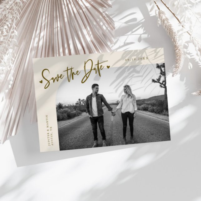 Reserve A Data Modern Script Heart Cream Curved Frame Photo (Criador carregado)