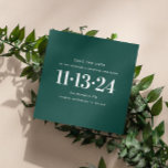 Reserve A Data Moderno verde esmeralda simples casamento minimali<br><div class="desc">Anuncie a data do seu casamento com este cartão Save the Date com um fundo Deep Teal Green (também conhecido como Verde Meia-Noite) e um layout elegante e limpo. A rica cor verde adiciona um toque moderno, mantendo o design simples e fácil de ler. Este cartão é uma ótima escolha...</div>