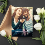 Reserve A Data Música Ameaçada Foto de Casamento Salvar Data<br><div class="desc">Perfeito para os entusiastas da música, casais que se uniram a um amor compartilhado pelas melodias, isso salvará a data, sem dúvida, atingirá um acorde com seus convidados e os deixará ansiosamente antecipando seu dia especial. "Bate-papo na celebração de uma vida!" - esta legenda define a palco de um dia...</div>