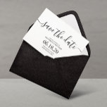 Reserve A Data Na moda Modern Script Wedding Salvar a Data<br><div class="desc">Simples casamento de Script Moderno Salve os cartões de Data. Para personalização mais avançada deste design,  clique no botão "Personalizar"! Itens correspondentes e mais opções de cor também estão disponíveis por solicitação.</div>