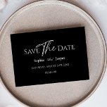 Reserve A Data Narrativa Negra Clássica Moderna Salva a Data<br><div class="desc">Este clássico apartamento de casamento preto moderno, salvar a data é perfeito para o seu elegante casamento moderno. Esta design apresenta uma caligrafia simples branca, colocada sobre um fundo preto escuro para corresponder ao seu casamento clássico tradicional ou ao casamento de boho minimalista no primavera, verão, outono ou inverno. Por...</div>