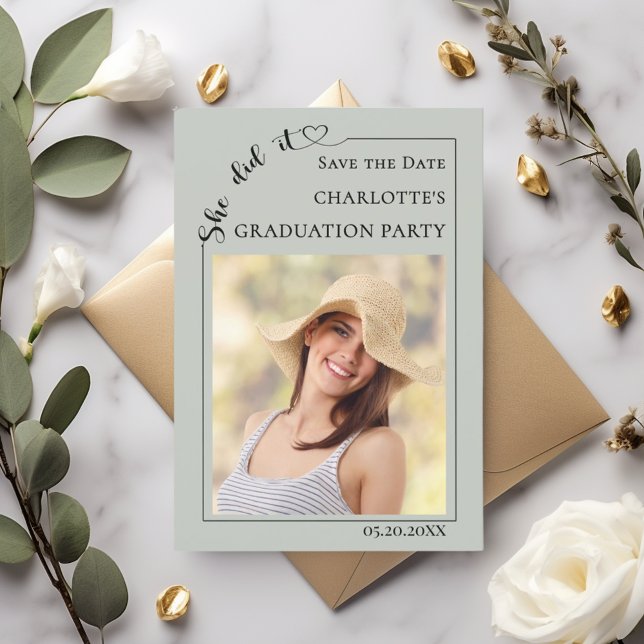 Reserve A Data Photo Sage Green Graduation party Save the Date (Criador carregado)