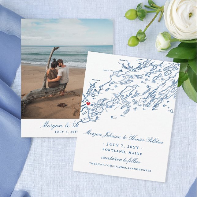 Reserve A Data Portland Salve a Data de um Casamento Maine (These elegant Portland Maine save the dates feature a navy blue map with a heart over Portland)