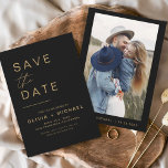 Reserve A Data Preto Dourado Salve a data Foto minimalista Elegan<br><div class="desc">Casamento Dourado e preto Salve os Cartões de Data que têm uma foto na frente. Os Cartões salve a data contêm uma moderna tipografia cursiva escrita escrita escrita escrita escrita escrita escrita escrita que é elegante, simples e moderna a ser usada depois da simples celebração do dia de casamento minimalista....</div>