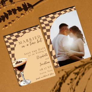 Reserve A Data Retrô Marrom Bege Espresso Martini Foto Casamento