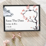 Reserve A Data Sakura Mountain | Borda v2 casual Salvar Data<br><div class="desc">Esta montanha sakura | fronteira casual v2 salvar a data é perfeita para o seu casal minimalista moderno. Este design apresenta sakura tree com flores de cereja, montanhas de aquarela e caligrafia simples para fazer seu casamento especial no primavera, verão, outono ou inverno. Por favor, sinta-se à vontade para nos...</div>