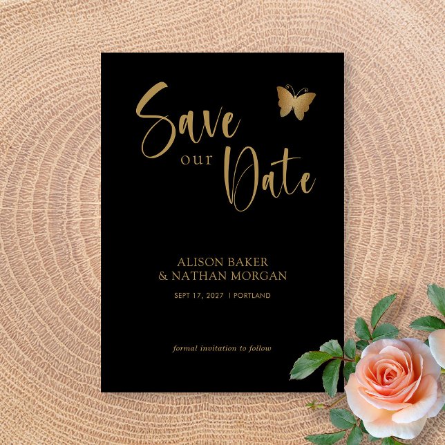 Reserve A Data Script Black & Gold com Borboleta Brilhante Casame (Black & Gold Script with Glitter Butterfly Wedding Save The Date)