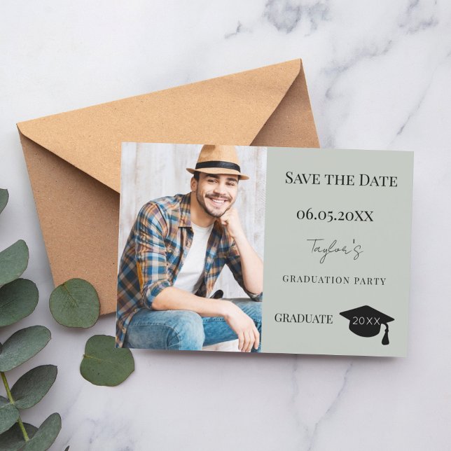 Reserve A Data Simples foto moderna de graduação de homem em verd (Criador carregado)