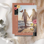 Reserve A Data Terracotta Boho Wildflower Foto Salvar a Data<br><div class="desc">Cartão de Salvar a Data Terracotta Boho Wildflower Foto. Anuncie seu casamento com estilo com este salvar a data terracotta boho apresentando flores silvestres românticas e um layout de foto que destaca seu momento favorito juntos. A paleta terrosa quente combina perfeitamente com temas de casamento rústicos ou florais, criando um...</div>