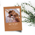 Reserve A Data Terracotta de Casamento de Foto Minimalista Modern<br><div class="desc">Casamento de Foto Minimalista Moderno Salve a Data em Boho Terracotta Brown</div>