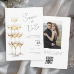 Reserve A Data Torre de Champanhe Foto Elegante Simples Salva a D<br><div class="desc">Com sofisticação moderna e um estilo elegante simples, este casamento exclusivamente chic Salve o cartão da data apresenta uma torre de champanhe em aquarelas moles. A design é simples e elegante com um olhar minimalista energizado pelo champanhe. Um modelo de código QR está incluído na parte traseira do cartão para...</div>