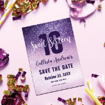 Reserve A Data Violet Lilac Roxo Triple Glitter Ombre Sweet 16<br><div class="desc">Esta festa de aniversário feminina, moderna e brilhante, que salva a data, é perfeita para o dia especial da sua filha adolescente. Ele apresenta um violeta roxo imprimido em púrpura lilac em gradiente ombre brilhante roxo pastel roxo. É chique, elegante, bonito, única e legal; todas as qualidades que sua filha...</div>