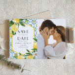 Reserve A Data Watercolor Lemon e Azulejo marroquino QR Code Foto<br><div class="desc">Anuncie seu dia de casamento com nossa foto personalizável de código QR salve o cartão de data com uma vibrante moldura de aquarela de limões frescos. Este Mediterrâneo salva a data mistura os alegres tons amarelos dos limões com a elegância de um padrão de azulejo marroquino branco, azul e amarelo,...</div>