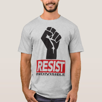 Resista a cor do T na camisa cinzenta