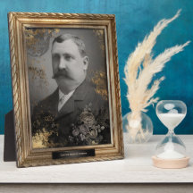 Retrato assombrado | Placa | Homem de bigode