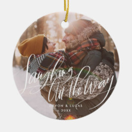 Rindo todo o ornamento do feriado do roteiro da