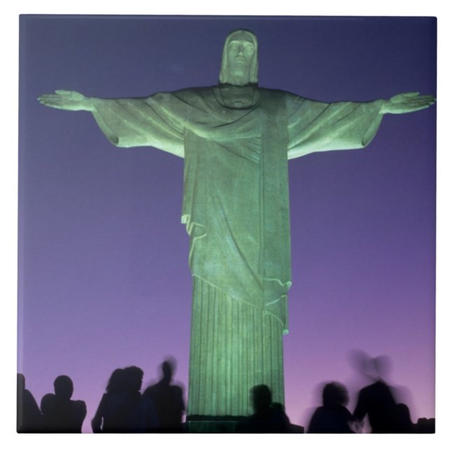 Rio de Janeiro, Brasil. a Estátua do Cristo em (Frente)