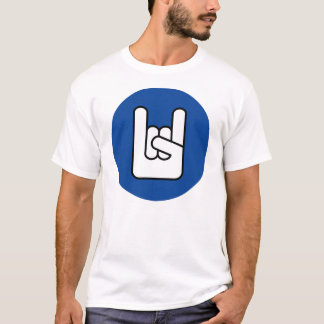 rocha na camisa do azul da mão da rocha