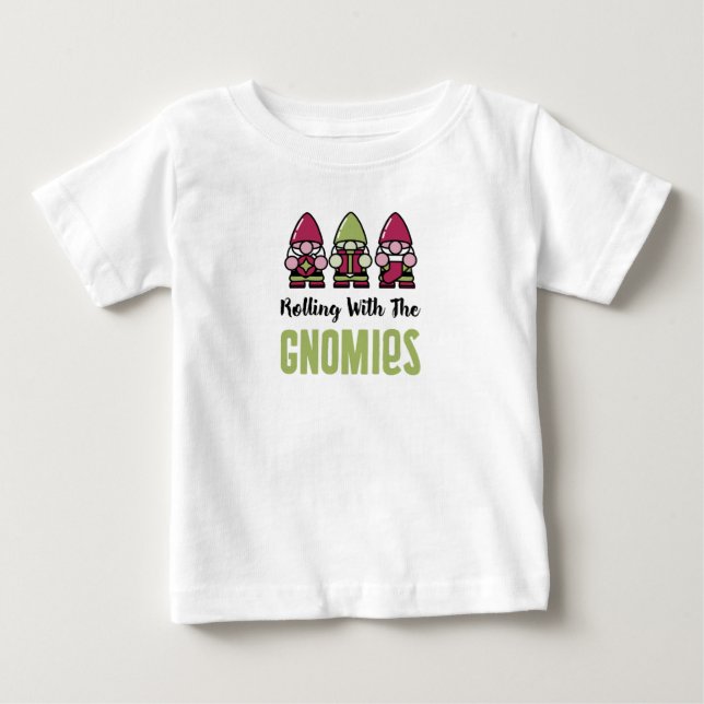 Rolando Com A Camisa Do Bebê Das Gnomies (Frente)