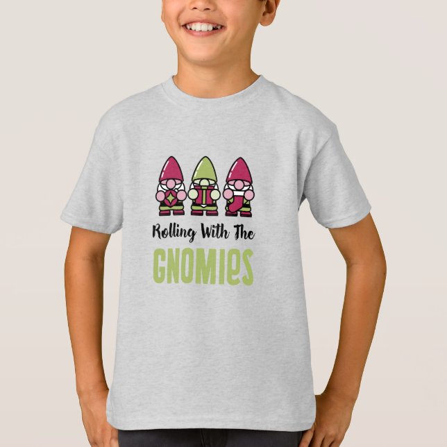 Rolando Com A Camisa T De Gnomies Kids (Frente)