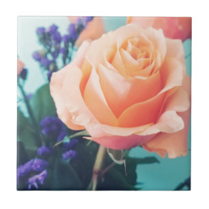 rosa amarela rosa com fundo de menta