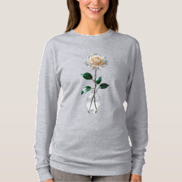 Rosa branca numa camiseta vaso