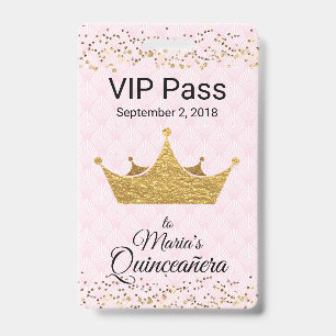 Rosa com crachá dourado de Quinceañera VIP da