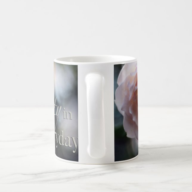 Rosa cor-de-rosa procura a beleza na caneca diária (Alça)