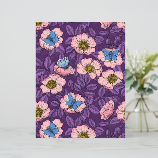 Rosa de cão e borboletas em rosa e roxo (Em pé/Frente)