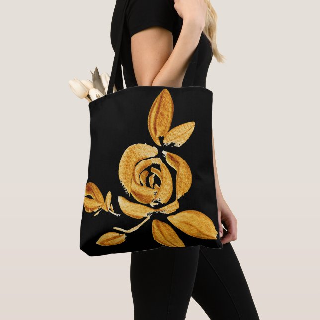 Rosa Dourada em Bolsa Tote Preta (Close Up)