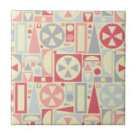 Rosa moderno do Midcentury retro geométrico dos<br><div class="desc">Este teste padrão geométrico abstrato da modificação do 50 original,  retro é feito dos triângulos,  quadrados,  retângulos e os círculos,  feitos toda nas máscaras de cor-de-rosa,  cinzas e vintage amarelam. Repetições bonito deste teste padrão sem emenda. Este azulejo decorativo é para fãs da arte moderna do meio século.</div>
