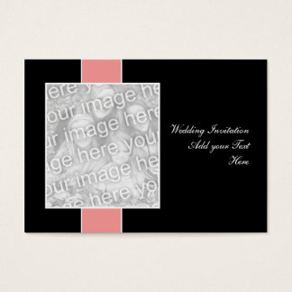 Rosa no convite preto do casamento