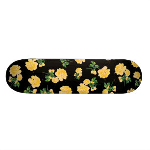 Rosas amarelas no skate preto