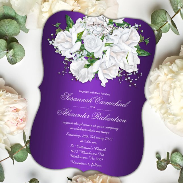 Rosas Brancas no Convite de Casamento Curvado Roxo (Criador carregado)