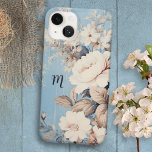 Rosas brancas sobre fundo azul russo com monograma<br><div class="desc">Leve antigas rosas brancas e flores silvestres em fundo azul-rústico. Campo de texto opcional para o seu monograma ou inicial.</div>