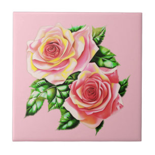 Rosas cor-de-rosa com folhas verdes de jade