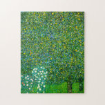 Rosas de Gustavo Klimt sob o quebra-cabeça da<br><div class="desc">Os rosas de Gustavo Klimt sob a árvore de pera confundem. Óleo em canvas desde 1905. Uma pintura bonita do artista austríaco Gustavo Klimt. Uma das paisagens lindos de Klimt que misturaram o impressionista e as tendências do nouveau da arte, o amor deste Klimt das ligas do trabalho das flores...</div>