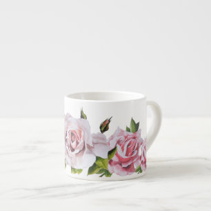 Rosas escultóricas sobre uma caneca Espresso