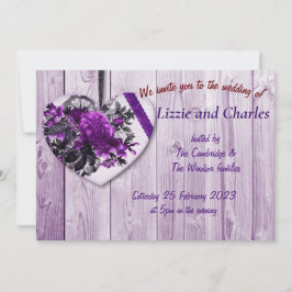 Rosas roxas e convite para casamento de coração
