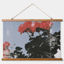 Rosas Vermelhas Antigas Contra um Céu Azul