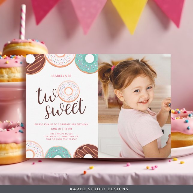 Rosquinha 2 - Convite para segundo aniversário de  (Invite shown in 5 x 7 in. with square corners, personalize and choose style and paper before buying.)